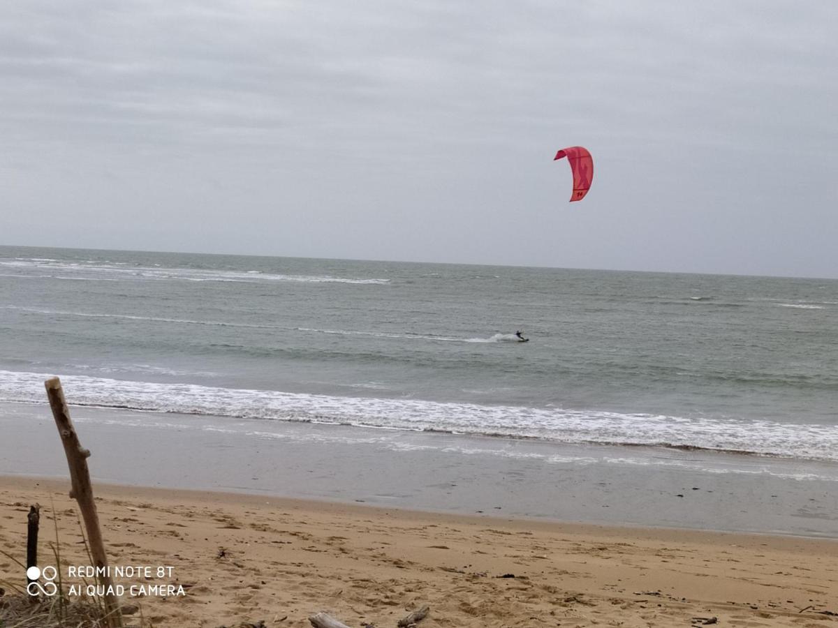 Logement 106 2-4 Personnes 500 M Plage Classe 2 Etoiles Dolus d'Oléron エクステリア 写真